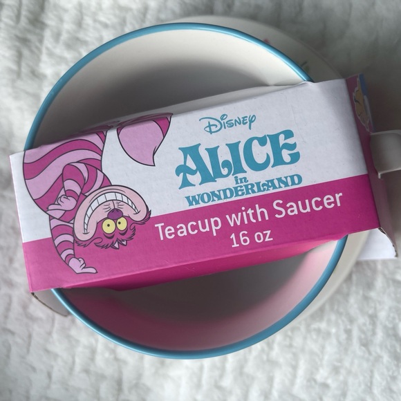 Disney Alice in Wonderland in Garden Blue Ceramic Tea Cup & Saucer Set NWT - Picture 3 of 5